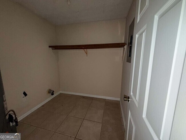 Building Photo - 7021 Whitfield Dr