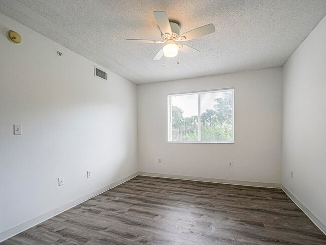 Building Photo - 1670 N 42ND Cir