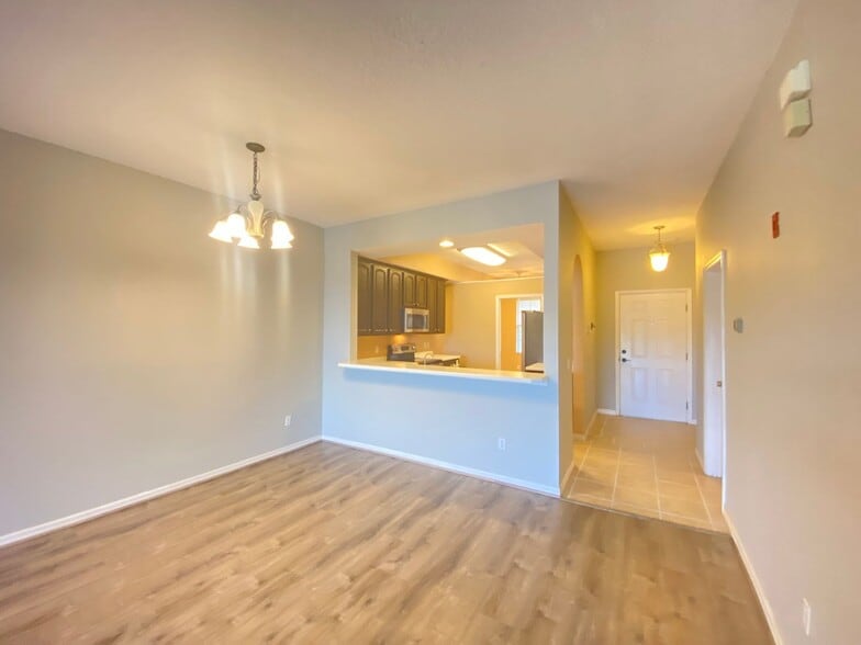 Building Photo - Beautiful 2/2 Condo in North Shore at Lake...