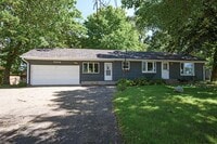 Building Photo - Gorgeous Shoreview House 3BR 1 Bath  Available Early May!