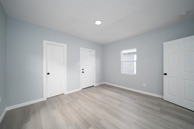 Building Photo - 1319 Bayou St