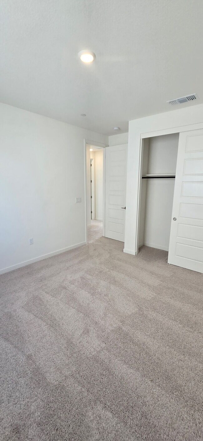 Building Photo - Welcome to your dream home in Lathrop! Thi...