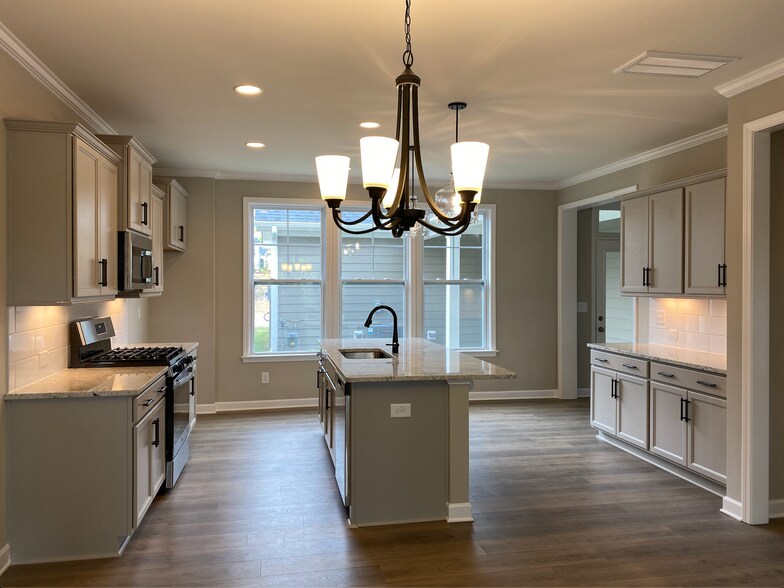 Kitchen - 729 Carraway Garden Dr