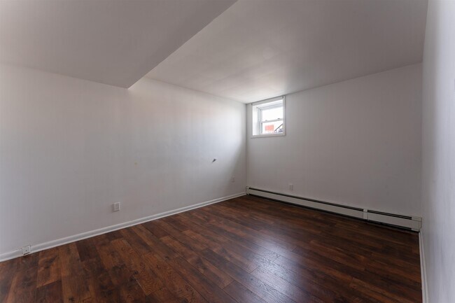 Building Photo - 6708 Columbia Ave