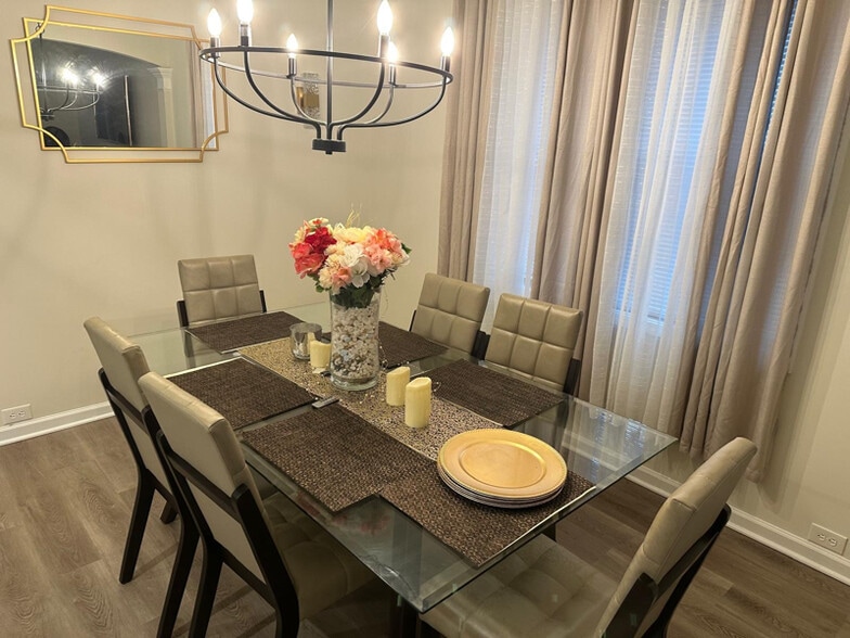 Building Photo - 521 Greyhound Ct