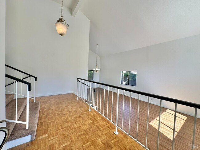 Building Photo - 768 Rose Dr