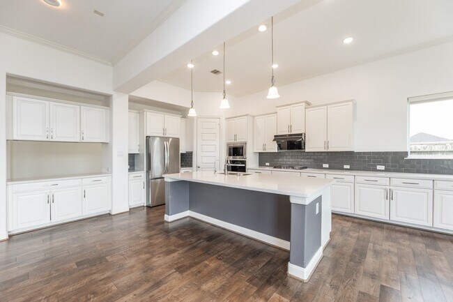 Building Photo - 25514 Kearsley Dr