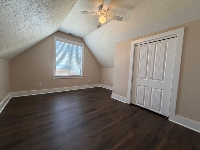 Building Photo - 84 E 300 N