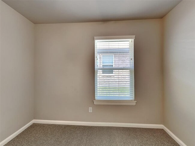 Building Photo - 460 Nest Cir