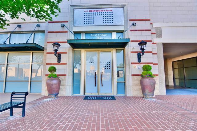 Building Photo - 2600 W 7th St