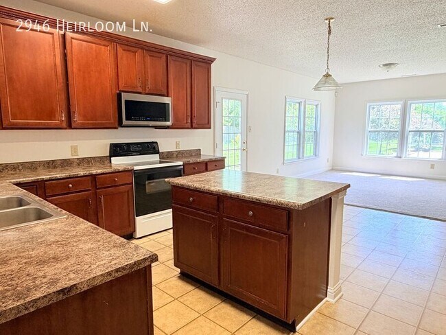 Building Photo - 2946 Heirloom Ln