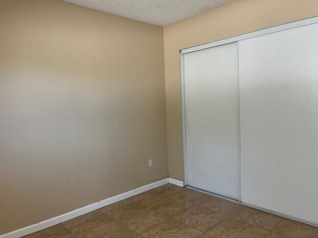 Building Photo - 10443 Cimerron Trail Dr