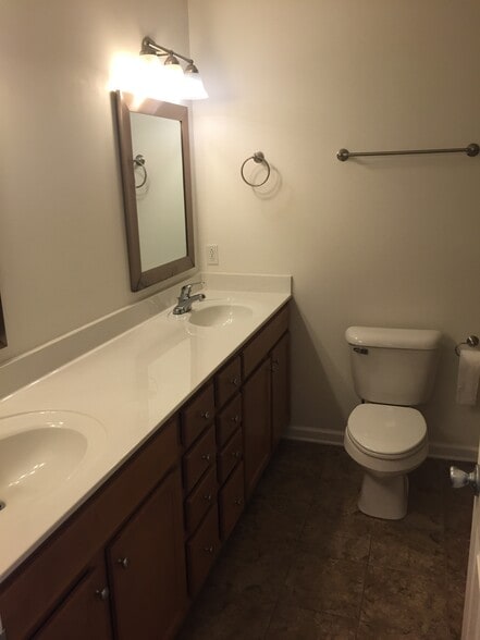 Building Photo - 3831 W End Ave