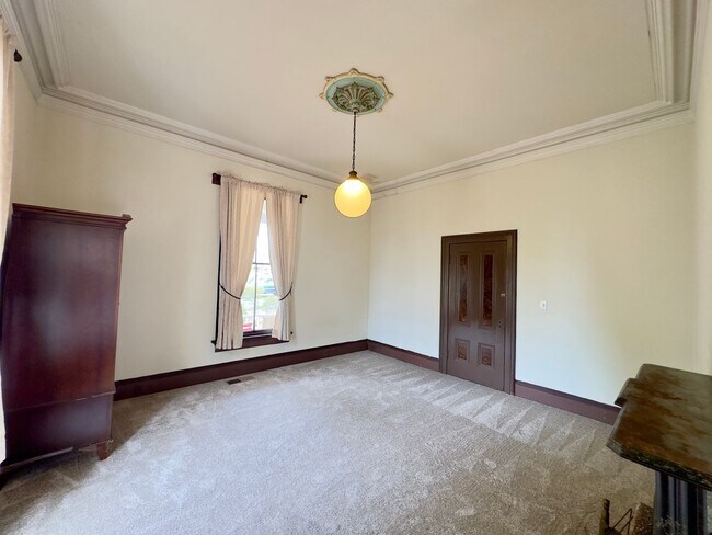 Building Photo - 190 W K St