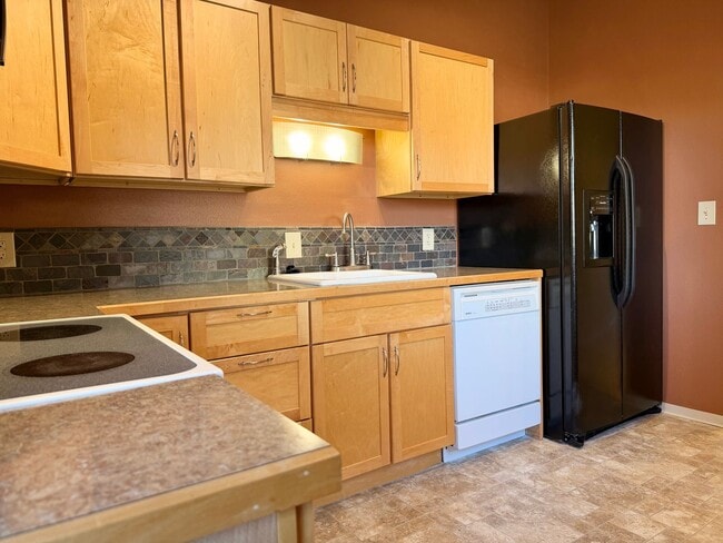 Building Photo - Short term 6 month rental available. 2 bedroom, 2 bath home in Boise!