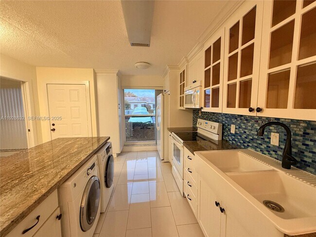 Building Photo - 13741 Flora Pl