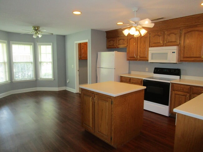 Building Photo - 601 Brushwood Dr