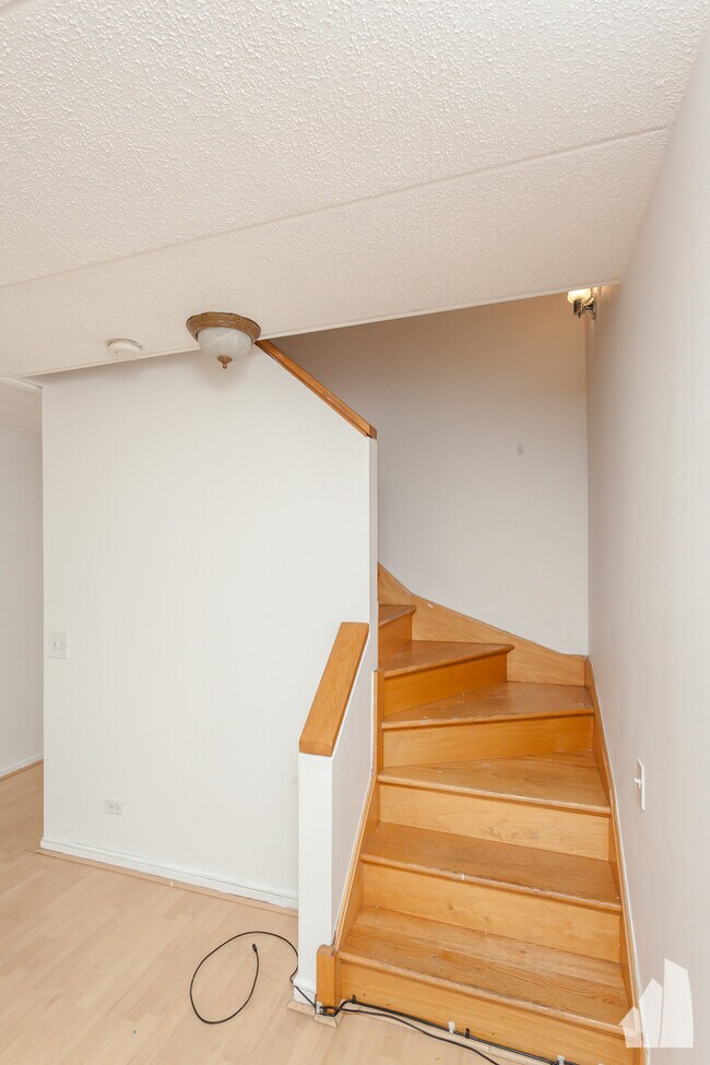 Building Photo - 711 W Gordon Ter