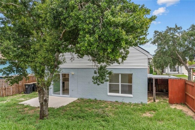 Building Photo - 421 Rollins Dr
