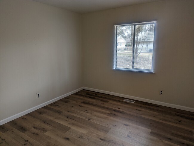 Building Photo - 3312 York Dr