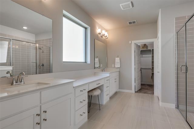 Building Photo - 352 Community Dr