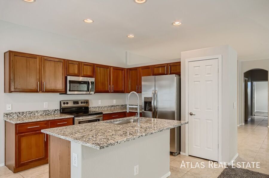 Building Photo - 797 W Agrarian Hills Dr