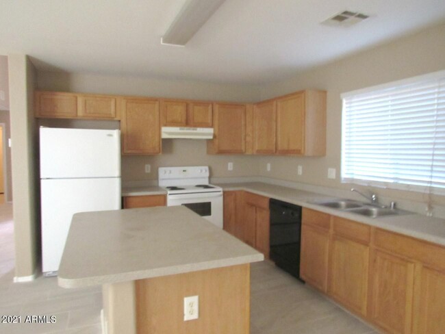 Building Photo - 863 S 239th Ln