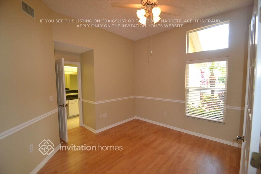 Building Photo - 3613 71st Terrace E