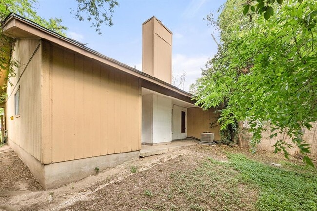 Building Photo - 818 Sirocco Dr