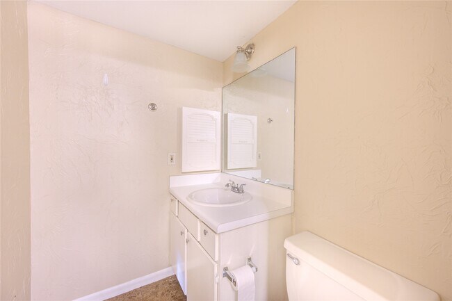 Building Photo - 3055 Walnut Bend Ln