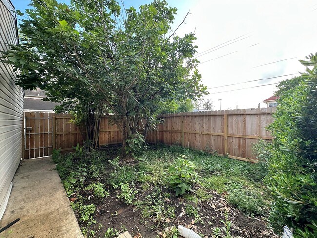 Building Photo - 9164 Wilcrest Dr