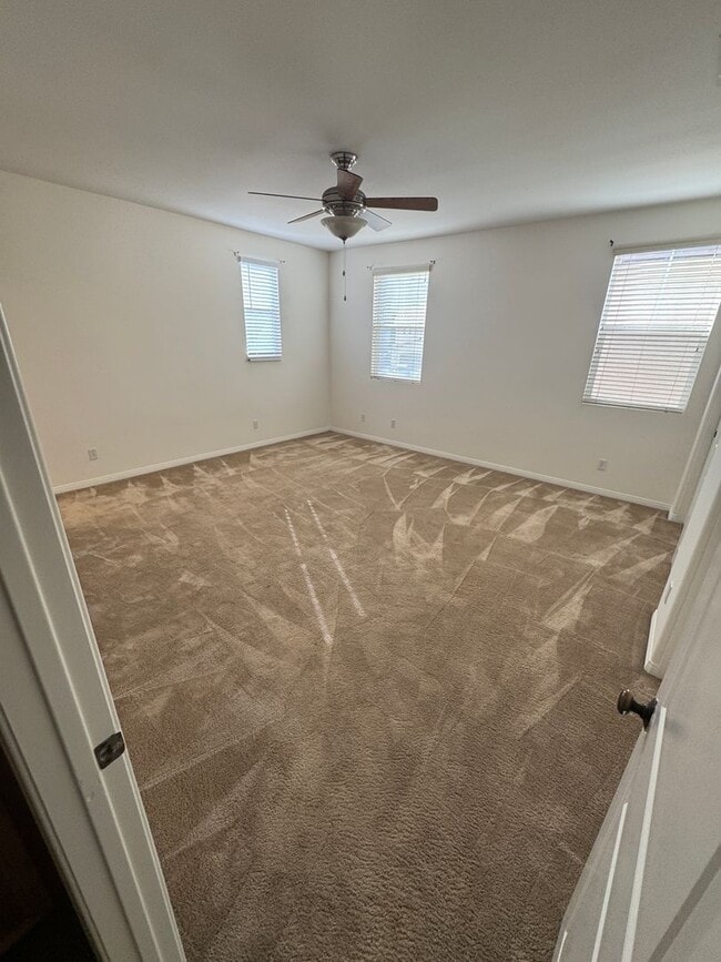 Building Photo - 6 bedroom 4.5 baths in Corona CA