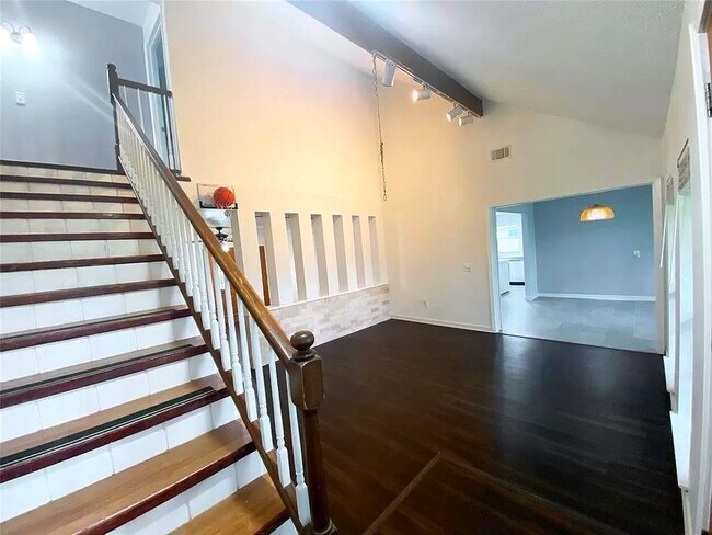 Building Photo - 1316 Dunbarton Dr