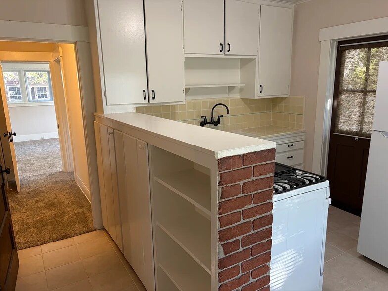 Building Photo - 1262 N Hudson Ave