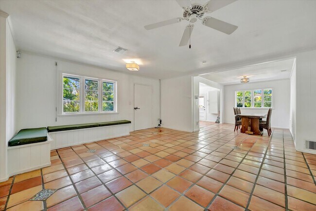 Building Photo - ALL THE CHARM! - Siesta Key 1+ acre on the Bay - 3 bed/ 2 bath pool home