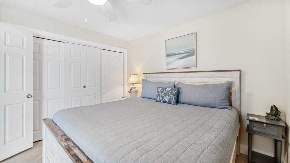 Building Photo - 7205 Thomas Dr