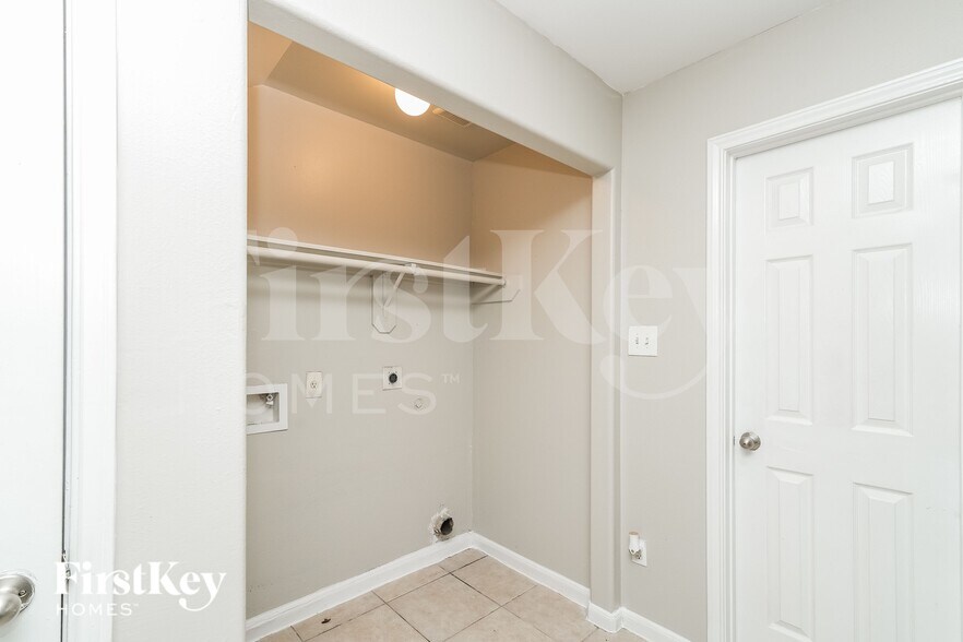 Building Photo - 2920 La Estancia Ln