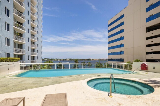Building Photo - 1551 N Flagler Dr