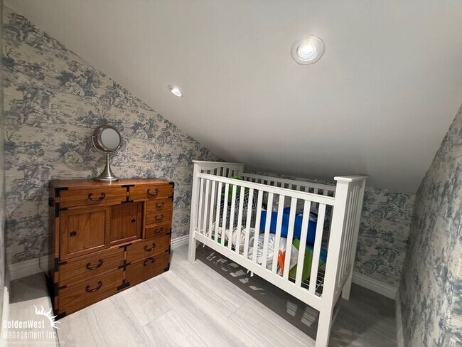 Building Photo - Modern 3Bdm 3Ba with Bonus Room Coastal Ho...