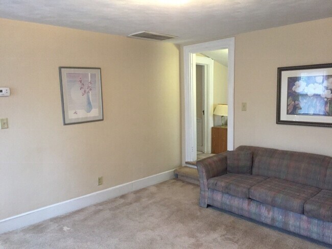 Building Photo - One Bedroom in Olde Town Portsmouth