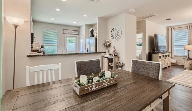 Building Photo - 301 La Dera Dr