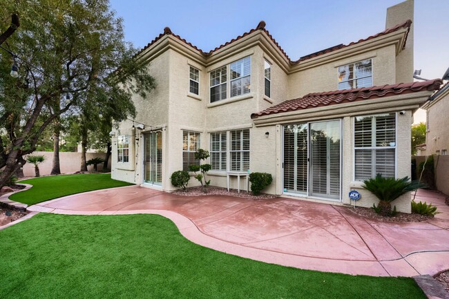 Building Photo - 5 Bedroom Luxury Home In Peccole Ranch!