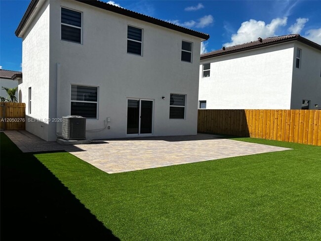 Building Photo - 2651 SE 24th Dr