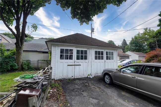 Building Photo - 500 Oxford St