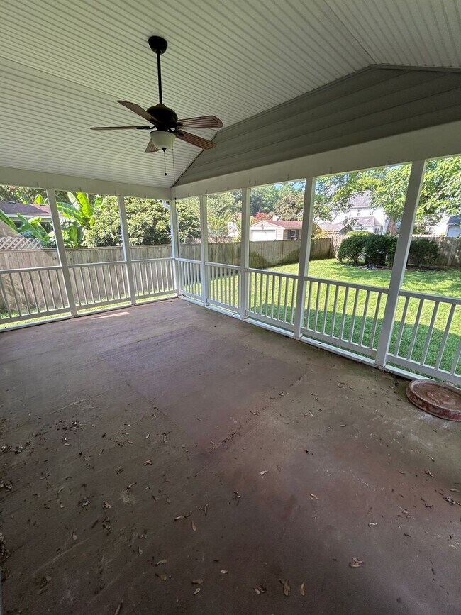 Building Photo - 4BD/2.5BA in Albemarle Acres Neighborhood ...