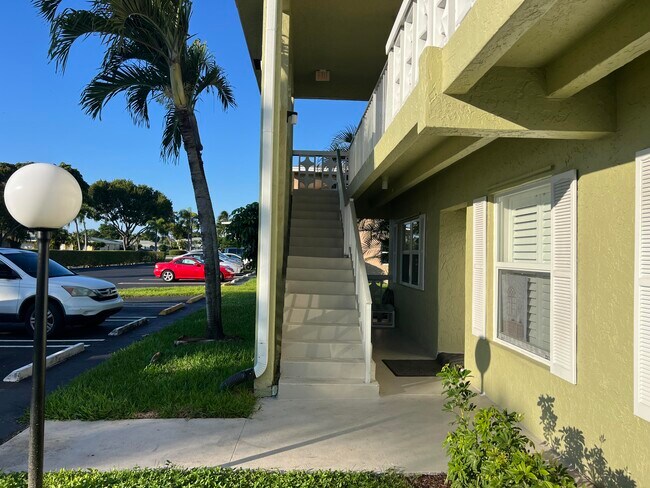 Building Photo - 1150 Boxwood Dr