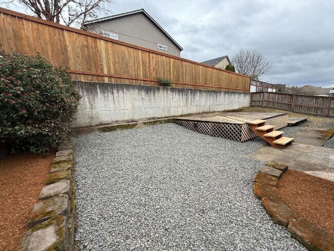 Building Photo - 1631 S 59th St