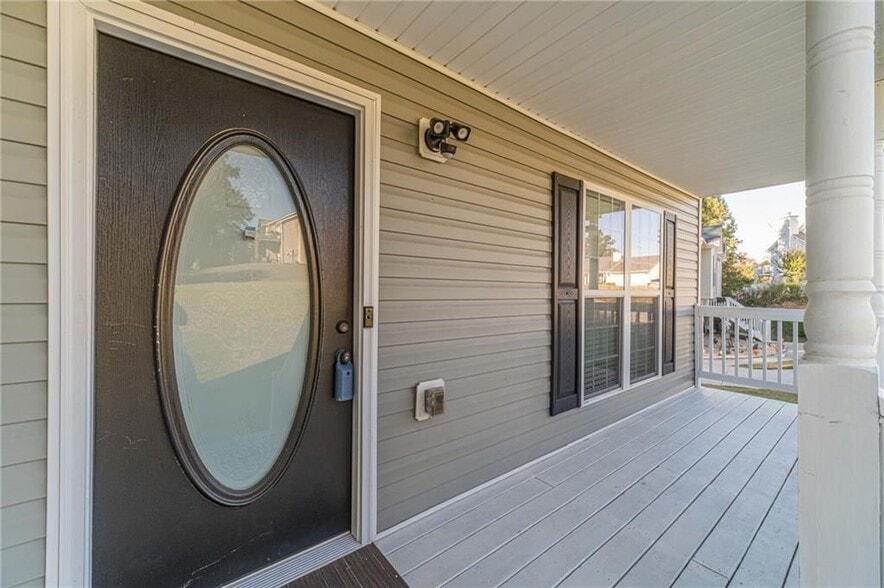 Building Photo - 583 Embassy Walk