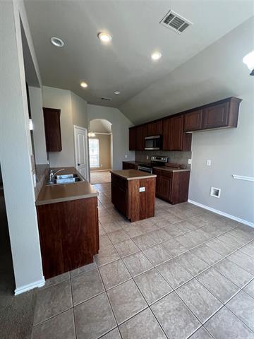 Building Photo - 701 Branchwood Dr
