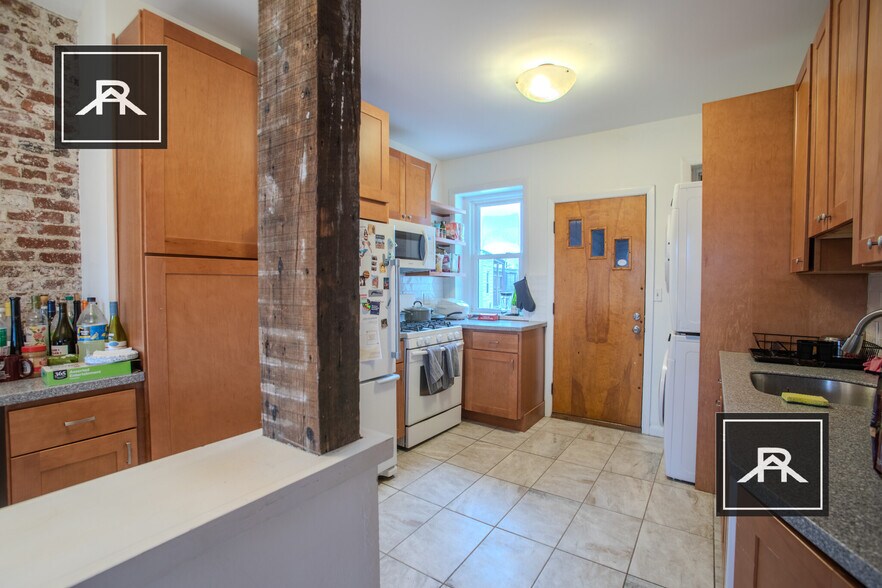 Building Photo - 256 Aspinwall Ave